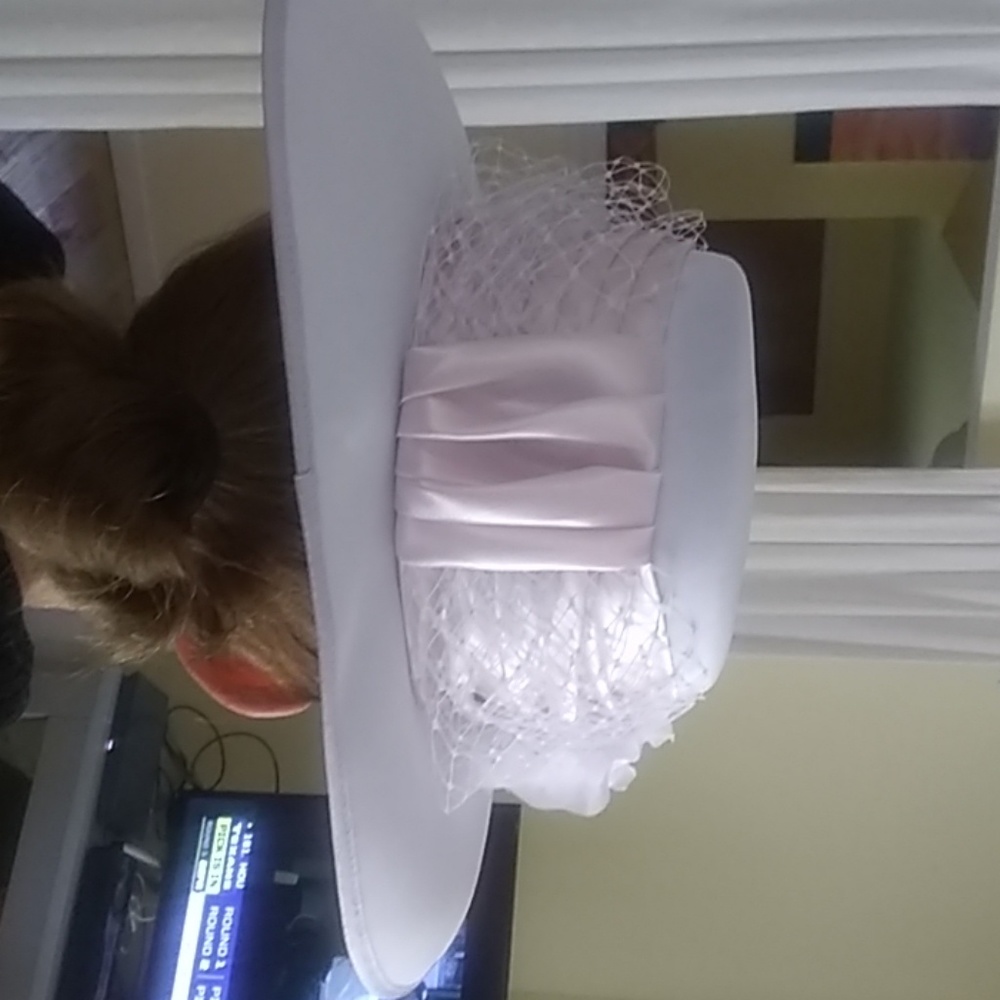 Hat - Picture 3 of 6